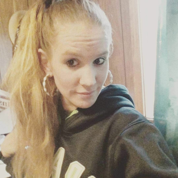 Meet your Posher, Kourtney - Picture 1 of 6